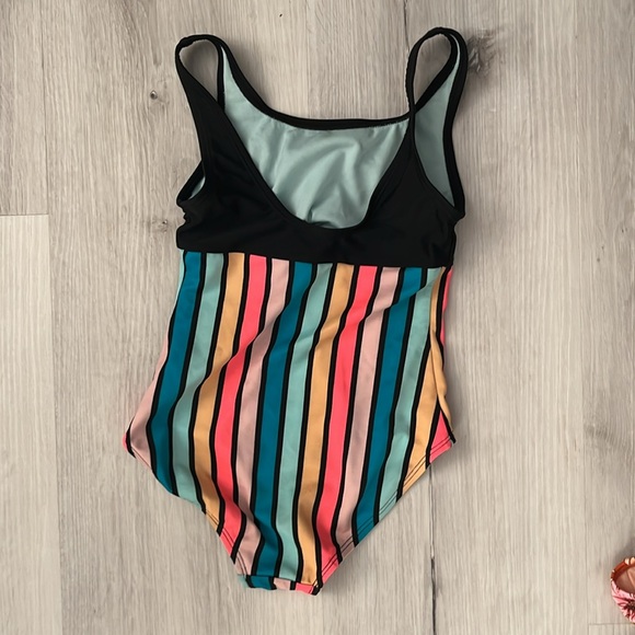 Pair of girls keyhole swimsuits from Cat&Jack + Art Class size 6/6X EUC - Picture 3 of 4